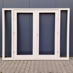 Hardhouten kozijn